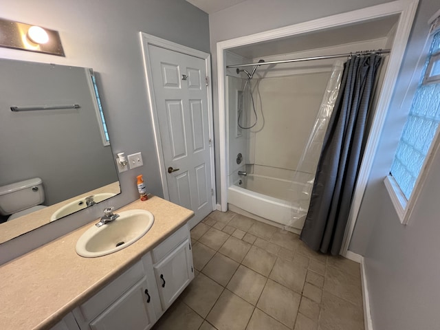 937 S Holmes St, Lansing, MI 48912 - full bathroom featuring vanity, toilet, shower / bathtub combination with curtain, and baseboards