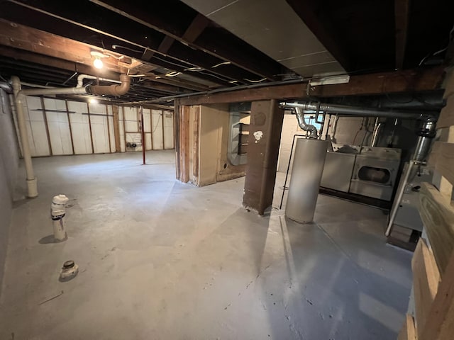 937 S Holmes St, Lansing, MI 48912 - unfinished basement featuring water heater