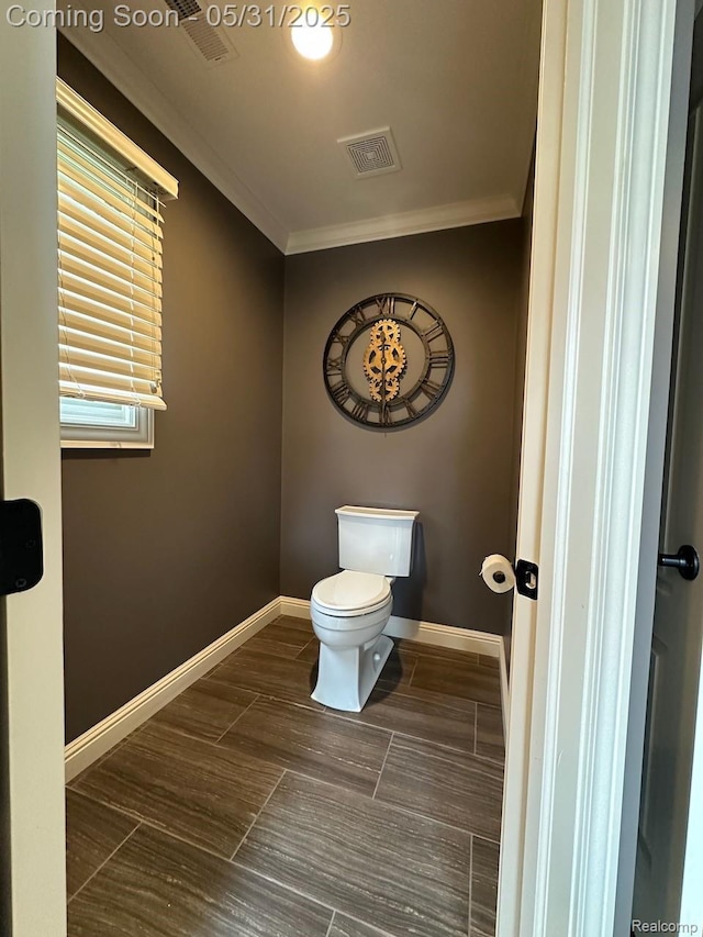 52006 Finch Ct, Shelby Twp, MI 48315 - bathroom featuring ornamental molding, toilet, and baseboards