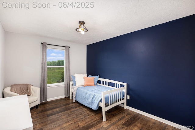 13210 River Bend Dr, Linden, MI 48451 - bedroom featuring wood finished floors and baseboards