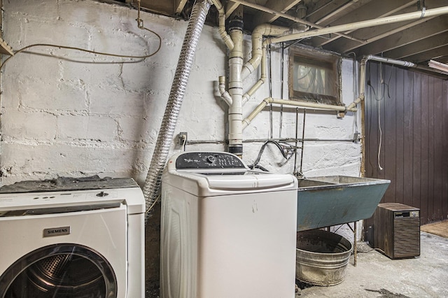 205 Corinne St SW, Grand Rapids, MI 49507 - laundry room with washer and clothes dryer