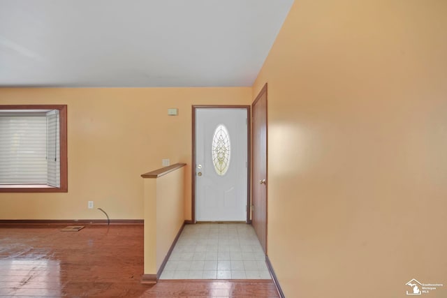 214 Roosevelt St, Dundee, MI 48131 - foyer entrance with baseboards