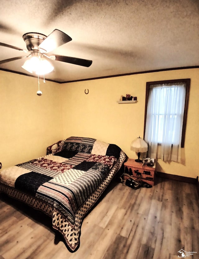 9361 Exeter Rd, Carleton, MI 48117 - bedroom with wood finished floors, a textured ceiling, ornamental molding, and a ceiling fan
