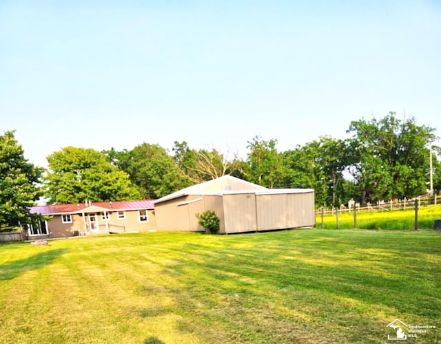 9361 Exeter Rd, Carleton, MI 48117 - view of yard with a pole building and an outdoor structure