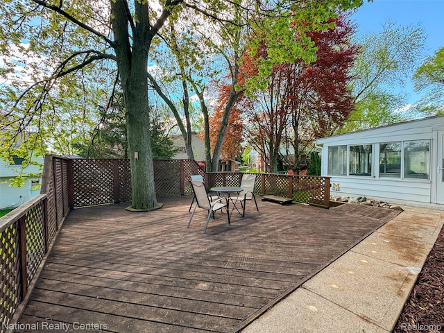892 Hemlock Ct, Rochester, MI 48307 - view of deck