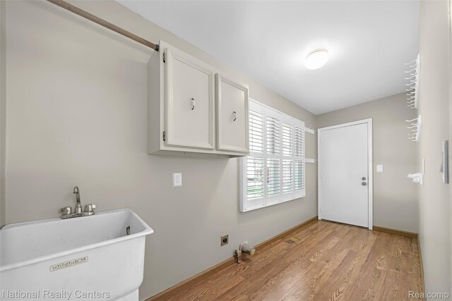 892 Hemlock Ct, Rochester, MI 48307 - laundry area featuring cabinet space, light wood-type flooring, and electric dryer hookup