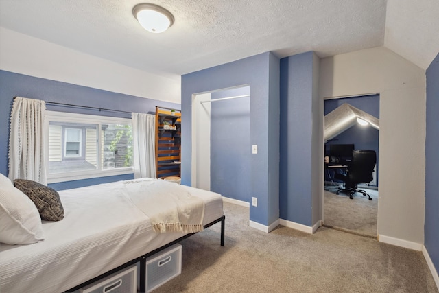 1645 College Ave SE, Grand Rapids, MI 49507 - carpeted bedroom featuring a textured ceiling, an office area, baseboards, and lofted ceiling