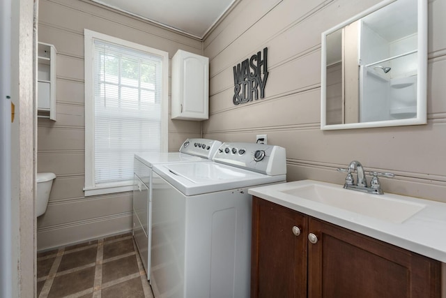 617 Wheaton Ave, Kalamazoo, MI 49008 - laundry room with independent washer and dryer, a sink, and a decorative wall