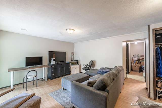 6387 Wainscot Dr SE Unit 102, Grand Rapids, MI 49546 - living room featuring a textured ceiling and light wood-style flooring