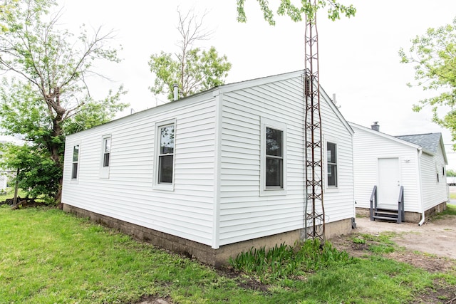 1226 Shakespeare Ave, Kalamazoo, MI 49001 - view of side of property with entry steps and a yard