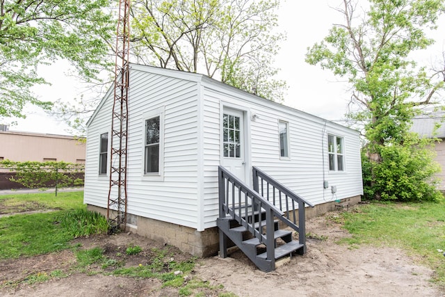 1226 Shakespeare Ave, Kalamazoo, MI 49001 - view of front of property with entry steps and crawl space