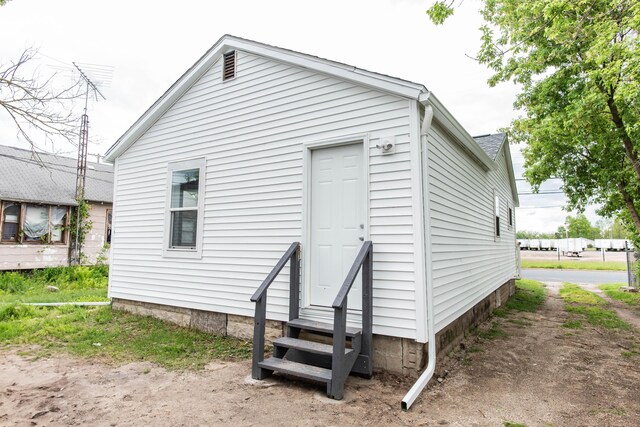1226 Shakespeare Ave, Kalamazoo, MI 49001 - rear view of property featuring entry steps