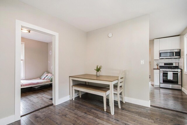 1538 Rossman Ave SE, Grand Rapids, MI 49507 - dining room with dark wood-style floors and baseboards
