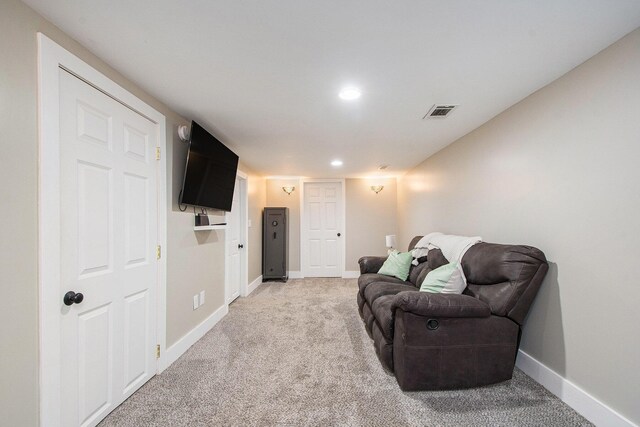 1538 Rossman Ave SE, Grand Rapids, MI 49507 - living area with light carpet, baseboards, and recessed lighting