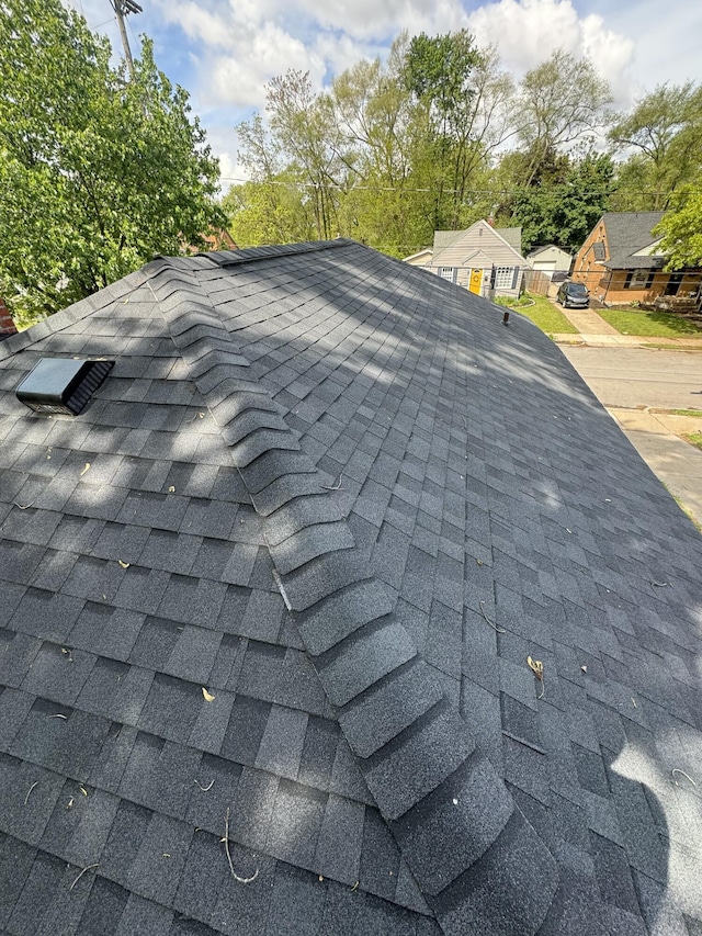 1538 Rossman Ave SE, Grand Rapids, MI 49507 - exterior view of a shingled roof