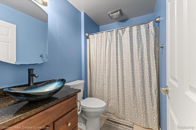 2941 Yosemite Dr, Orion, MI 48360 - full bathroom featuring vanity, toilet, and a shower with curtain
