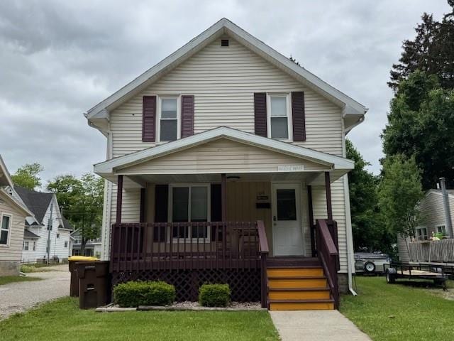1014 S Lansing, Mount Pleasant, MI 48858 - traditional style home featuring covered porch and a front lawn