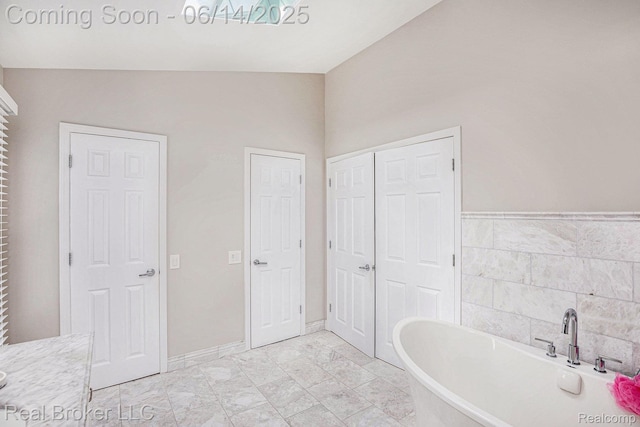 5582 Greenbriar Dr, West Bloomfield, MI 48322 - full bath featuring a soaking tub