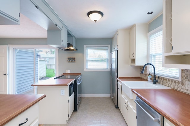 2720 Willa Dr, Saint Joseph, MI 49085 - kitchen featuring stainless steel appliances, a sink, decorative backsplash, baseboards, and white cabinetry