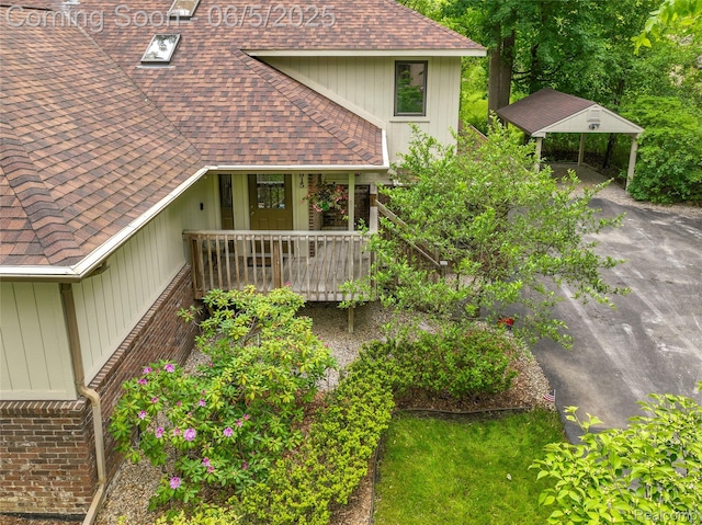 29915 Ardmore Dr, Farmington, MI 48334 - view of side of home with a shingled roof