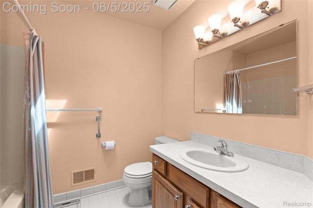 29915 Ardmore Dr, Farmington, MI 48334 - full bathroom featuring toilet, vanity, tile patterned flooring, baseboards, and shower / bath combo with shower curtain