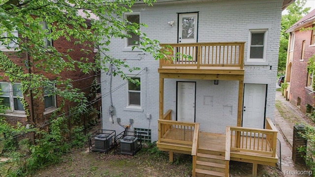 2270 W Philadelphia St, Detroit, MI 48206 - back of house featuring brick siding and a balcony
