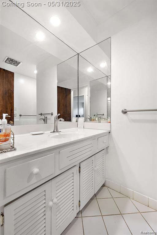 4041 W Maple Rd Apt 204, Bloomfield Hills, MI 48301 - full bathroom with vanity, tile patterned floors, baseboards, and recessed lighting