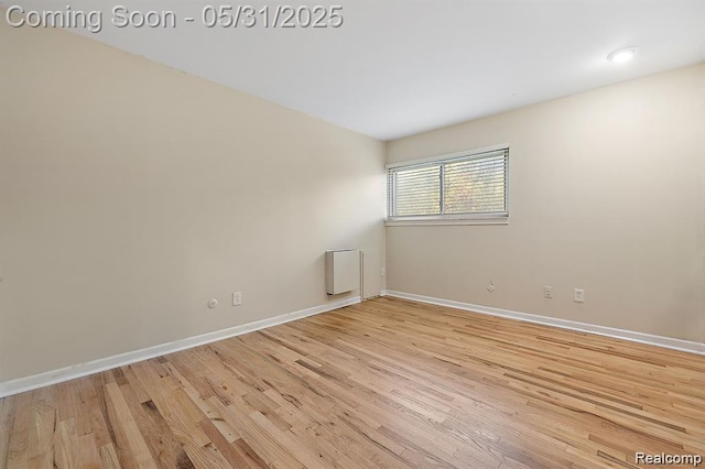 4041 W Maple Rd Apt 204, Bloomfield Hills, MI 48301 - empty room featuring light wood finished floors and baseboards