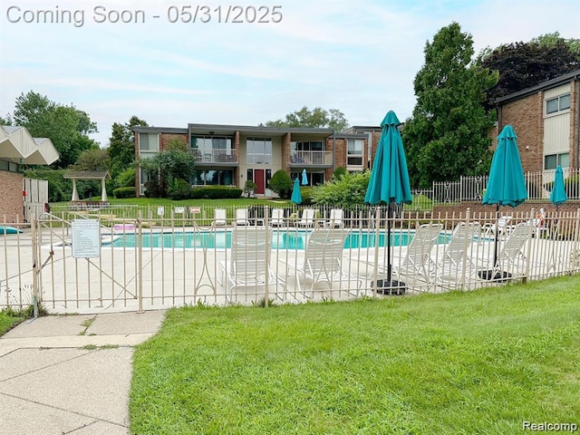 4041 W Maple Rd Apt 204, Bloomfield Hills, MI 48301 - community pool with a patio
