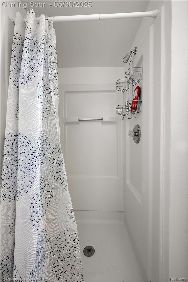 731 N Eton St, Birmingham, MI 48009 - bathroom with a shower with curtain