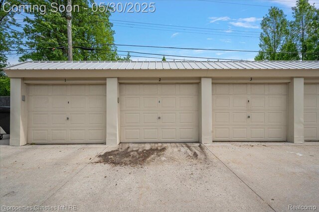 731 N Eton St, Birmingham, MI 48009 - view of garage