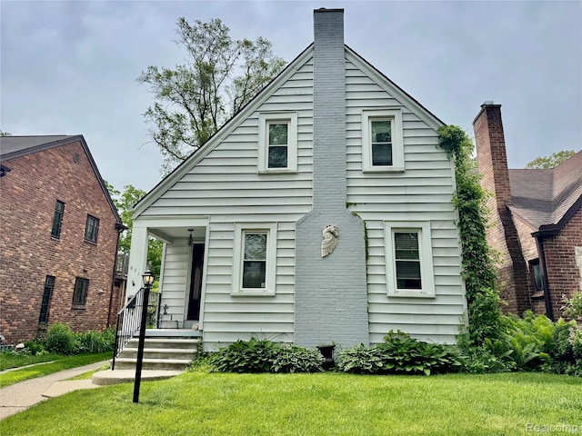 621 W Cambourne St, Ferndale, MI 48220 - view of front facade featuring a front lawn and a chimney