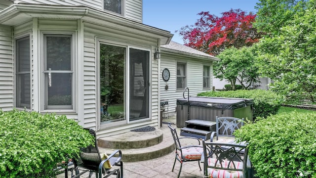 6757 Lockmill Rd, Temperance, MI 48182 - view of patio featuring a hot tub