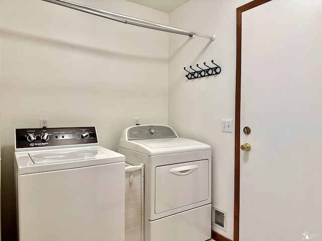 6757 Lockmill Rd, Temperance, MI 48182 - laundry area featuring washer and clothes dryer
