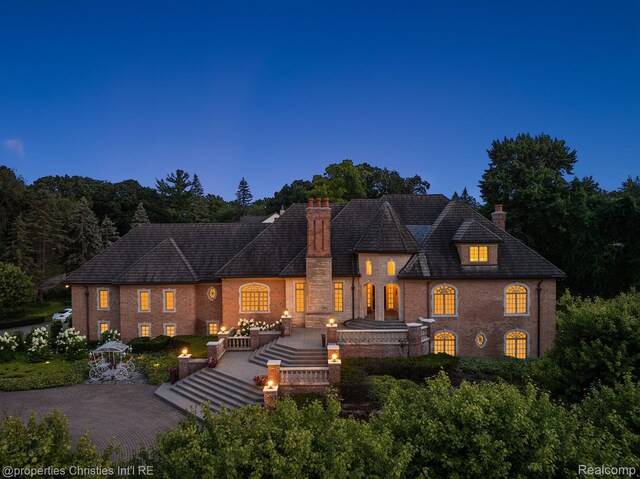 975 Sunningdale Dr, Bloomfield Hills, MI 48302 - view of front of property featuring a chimney