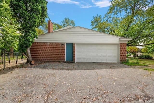 335 Douglas Dr, Bloomfield Hills, MI 48304 - view of garage