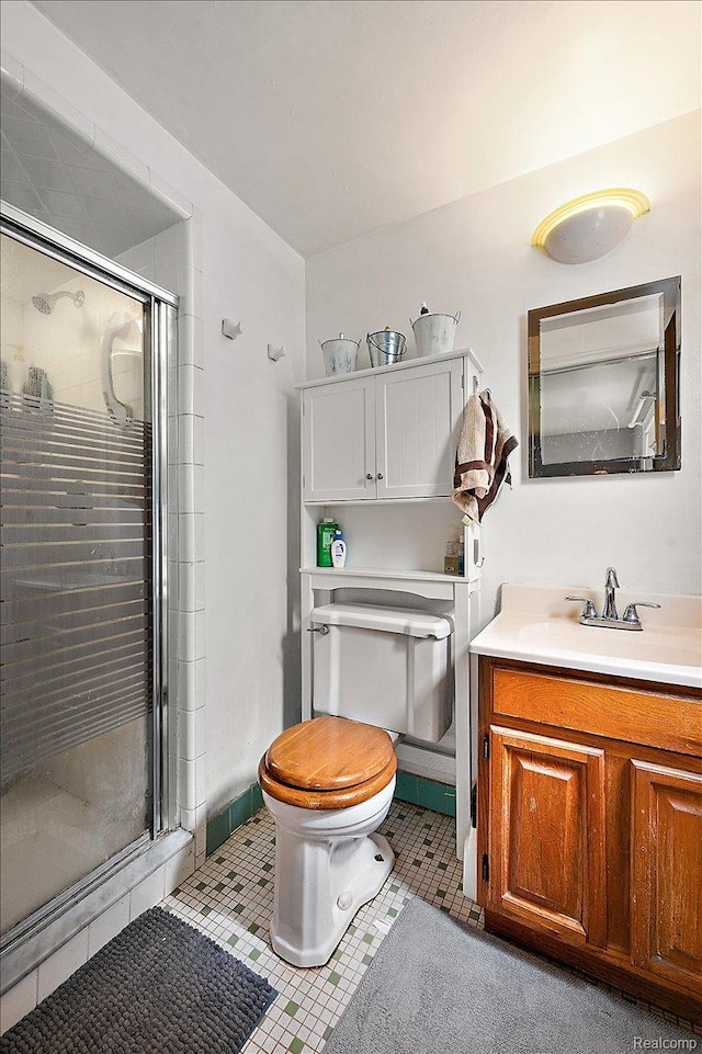 335 Douglas Dr, Bloomfield Hills, MI 48304 - bathroom with a stall shower, vanity, toilet, and baseboards