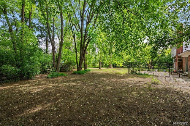 335 Douglas Dr, Bloomfield Hills, MI 48304 - view of yard