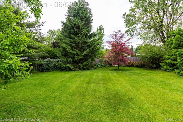 1975 Chancery Dr, Troy, MI 48085 - view of yard