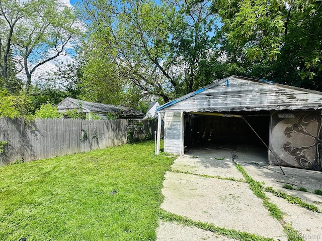 8068 Stahelin Ave, Detroit, MI 48228 - view of yard with an outdoor structure