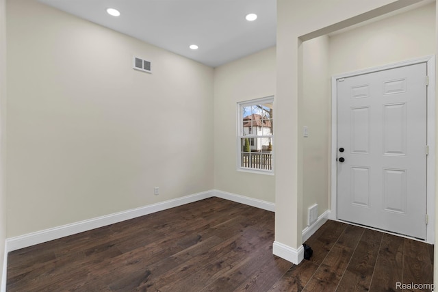 551 Englewood St, Detroit, MI 48202 - entrance foyer with dark wood-style floors, baseboards, and recessed lighting