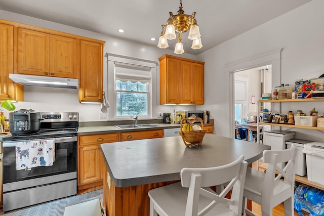 2486 Whitmore Lake Rd, Ann Arbor, MI 48105 - kitchen featuring electric stove, under cabinet range hood, a sink, a center island, and a breakfast bar