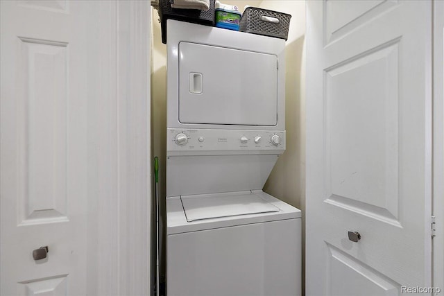 3070 Camden Dr, Troy, MI 48084 - laundry area featuring stacked washer and clothes dryer