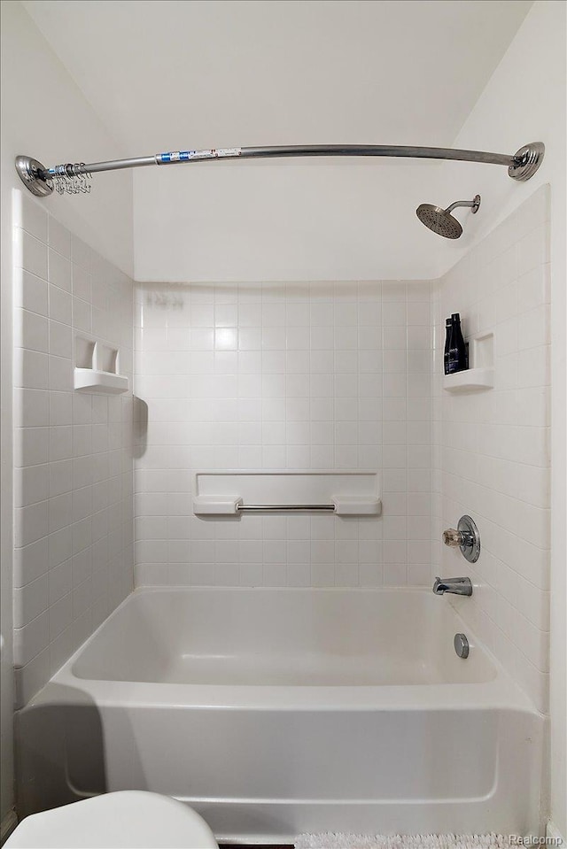 3070 Camden Dr, Troy, MI 48084 - full bath with toilet and bathtub / shower combination