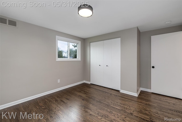 1607 Yorktown St, Grosse Pointe Farms, MI 48236 - unfurnished bedroom with wood finished floors, a closet, and baseboards