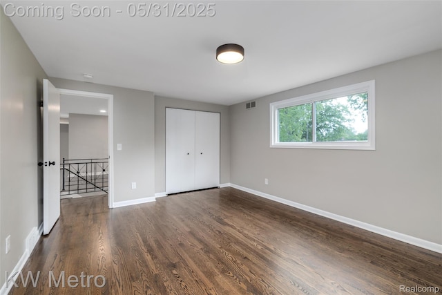 1607 Yorktown St, Grosse Pointe Farms, MI 48236 - unfurnished bedroom featuring dark wood-type flooring, baseboards, and a closet