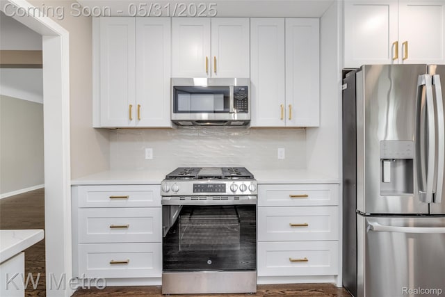 1607 Yorktown St, Grosse Pointe Farms, MI 48236 - kitchen featuring appliances with stainless steel finishes, light countertops, white cabinets, tasteful backsplash, and baseboards