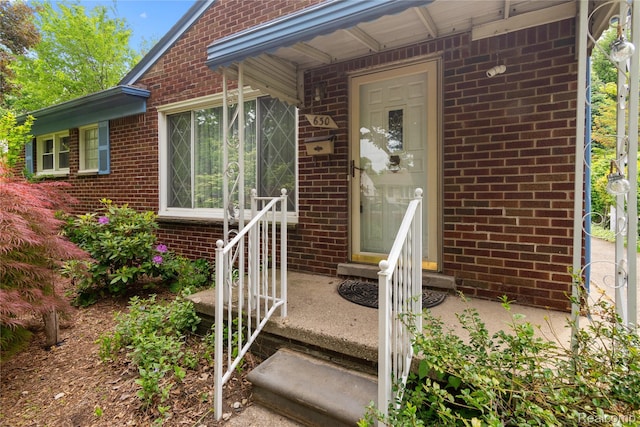 630 Symes Ave, Royal Oak, MI 48067 - entrance to property featuring brick siding
