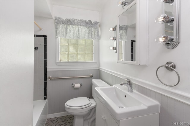 630 Symes Ave, Royal Oak, MI 48067 - bathroom featuring wainscoting, vanity, toilet, and bathtub / shower combination