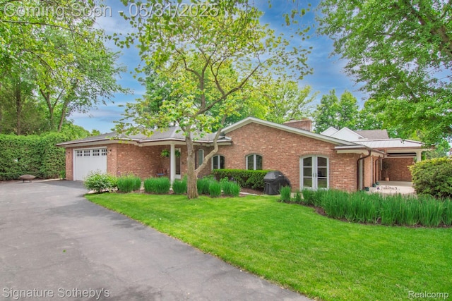 3171 E Breckenridge Ln, Bloomfield Hills, MI 48301 - ranch-style home with brick siding, a front lawn, an attached garage, and asphalt driveway